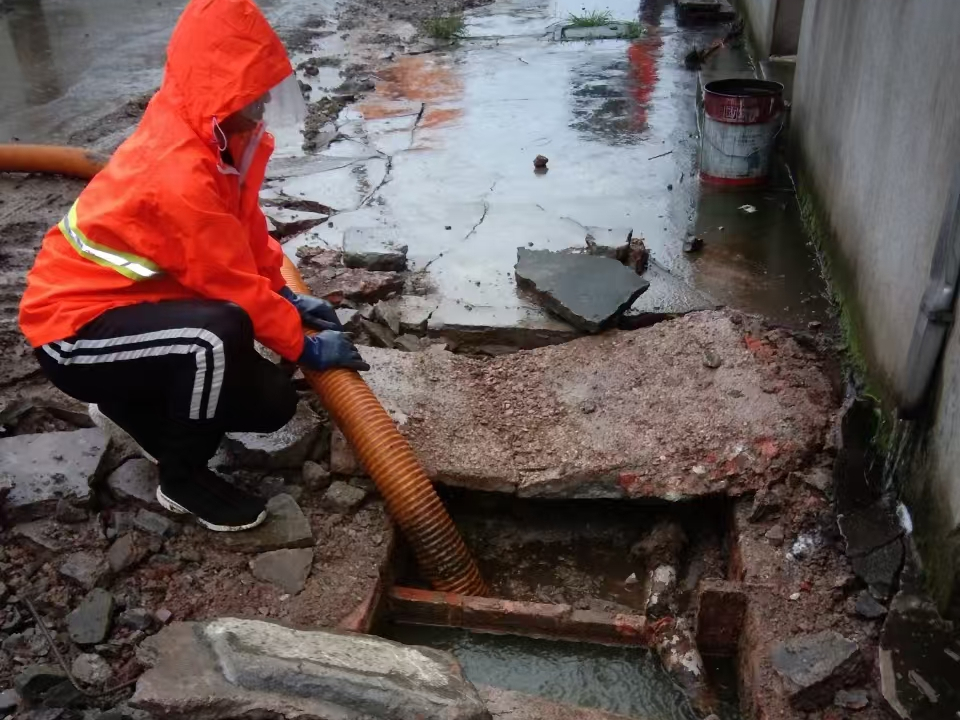 翔安专业清理污水池 炜誉市政以规范流程守护城市 “肠道”